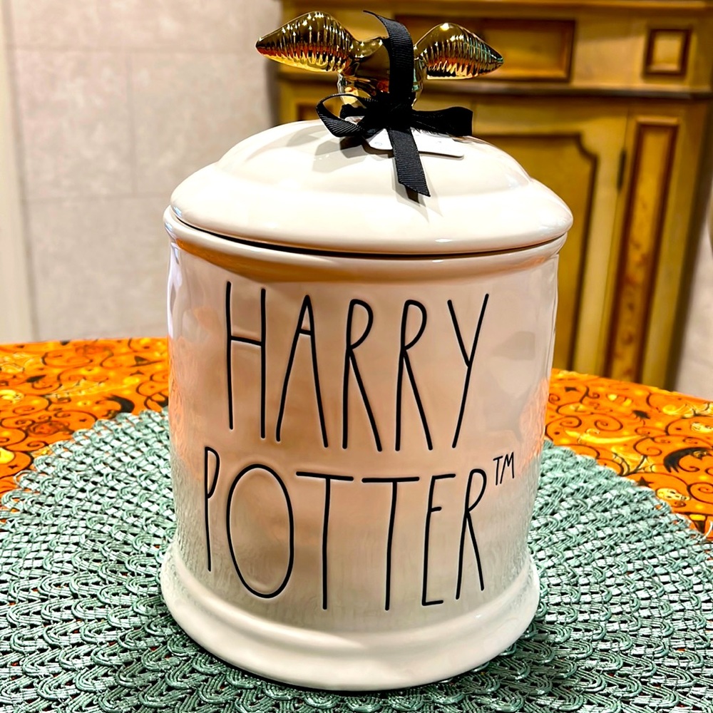 NWT Rae Dunn Harry Potter Golden Snitch Cookie Jar 10”.